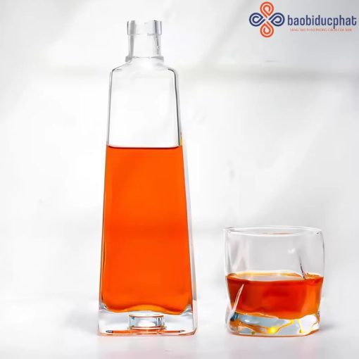 Chai rượu Vodka thủy tinh dáng độc đáo 750ml